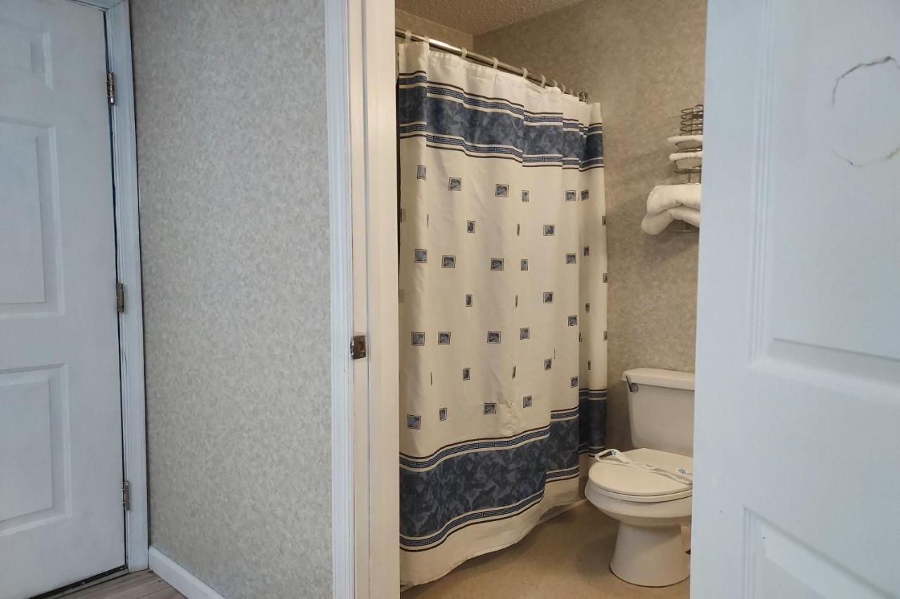 Studio Inn And Suites Галуоей Екстериор снимка
