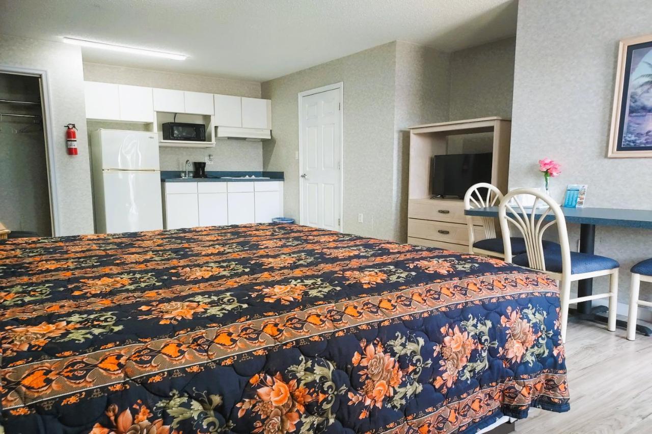 Studio Inn And Suites Галуоей Екстериор снимка